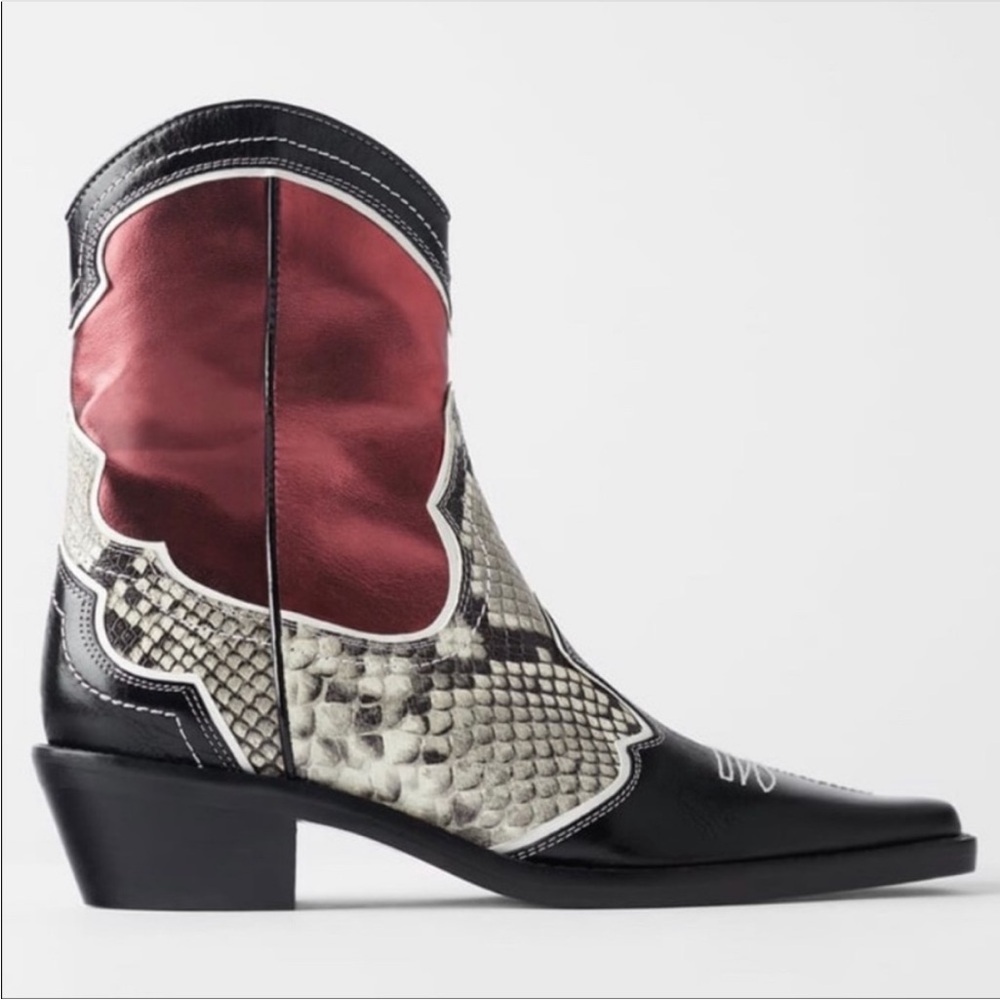 New with tags Zara pieced leather cowboy boots size 36